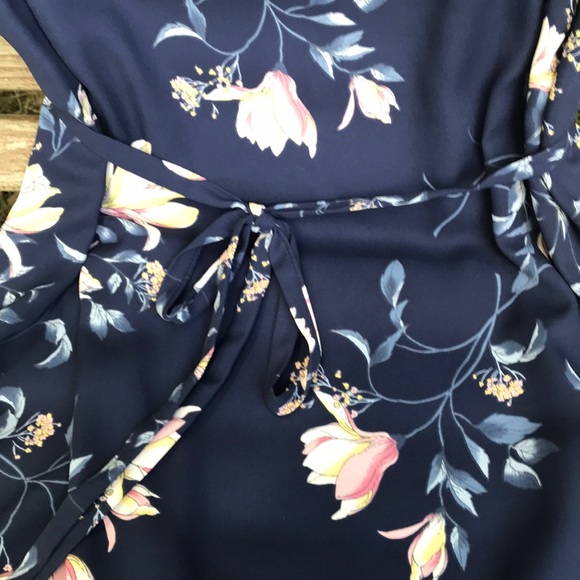๐HP๐ NWOT Verse Navy Floral Midi Dress with 3/4 Sleeves - Picture 5 of 8